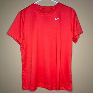 ✔️Women’s Red NIKE Tee ✔️
